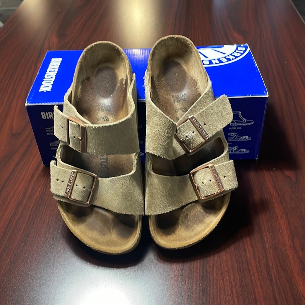 Birkenstock Arizona taupe size 37 . Ladies 6 . Regular fit .